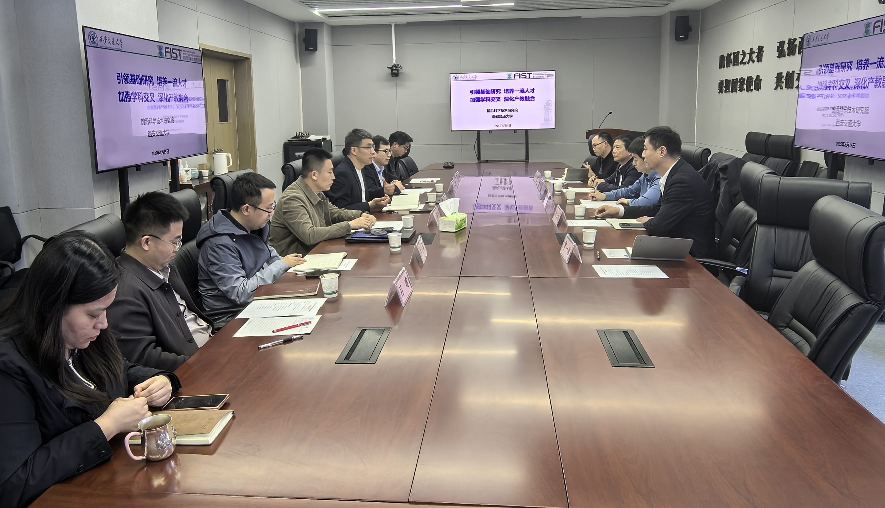 座谈现场.jpg