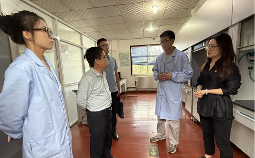 参观秦云农检实验室.png